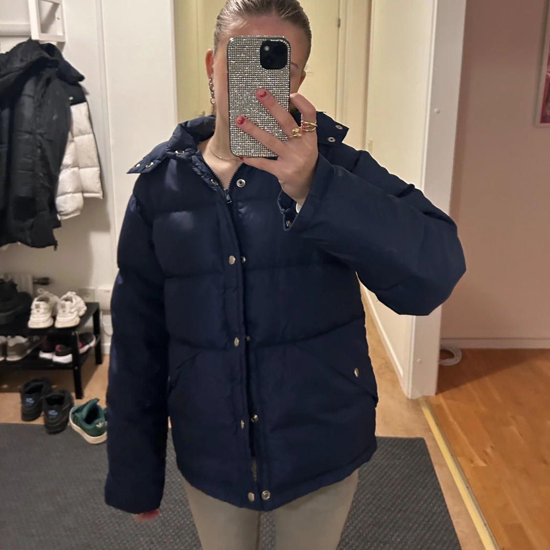 Mörkblå dunjacka med huva - 1