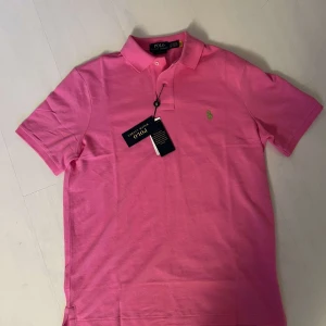 Ralph lauren pike(ny) - Tja säljer nu denna äkta och oandvända Ralph lauren piken. Priset är inte fast. Snabb affär uppskattas. MVH