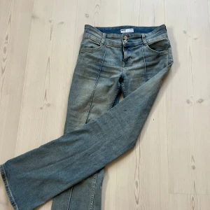 Jeans  - Jeans från Bershka. Passar mig som är storlek S. Väldigt lite använda. Storlek 38. Passar mig som är 168cm