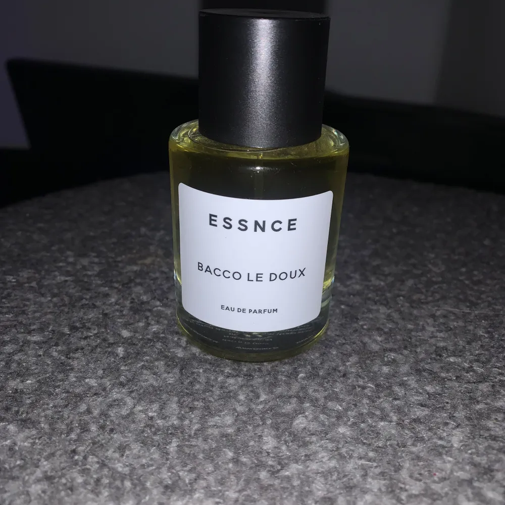 Säljer Essnce Bacco Le Doux 50 ml för jag inte gillade doften.  Den är endast provsprejad. Parfym.