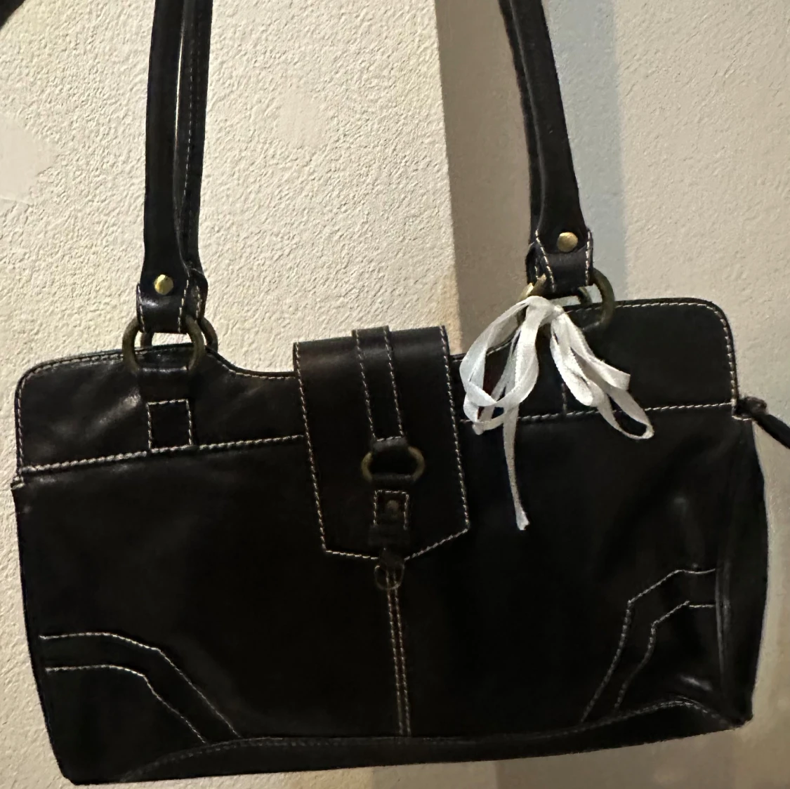 Svart axelväska i skinn - 92