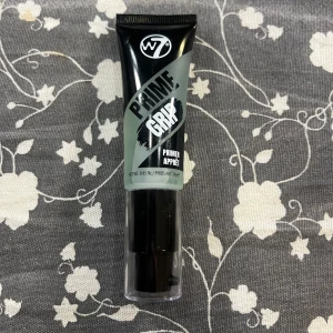 Primer - Oanvänd, säljer då jag inte har användning av den.