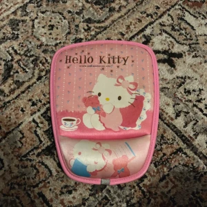 hello kitty datormusplatta - oanvänd 