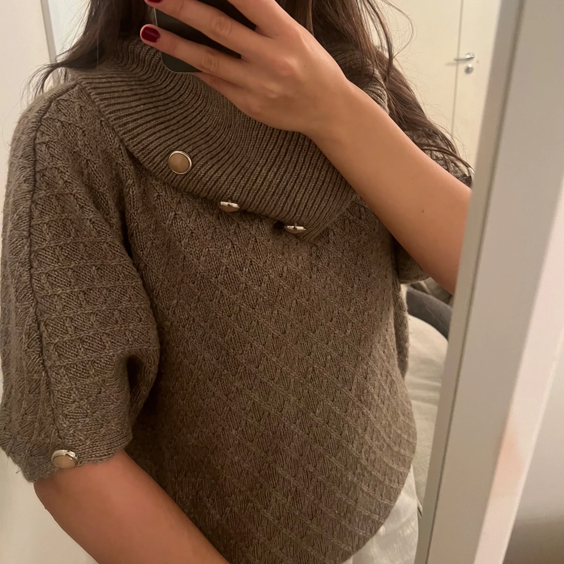 Beige stickad tröja med knappar - 91