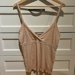 Topp från Day Birger et Mikkelsen - Säljer denna söta topp från Day Birger et Mikkelsen! Köpt vintage men aldrig använd då den är lite stor för mig<3 