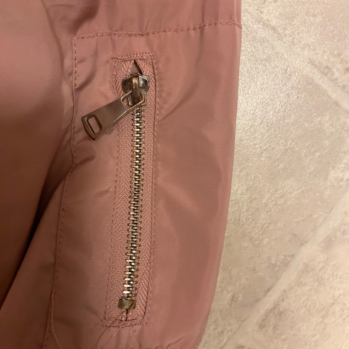 Rosa bomberjacka från Frankie Shop - 90