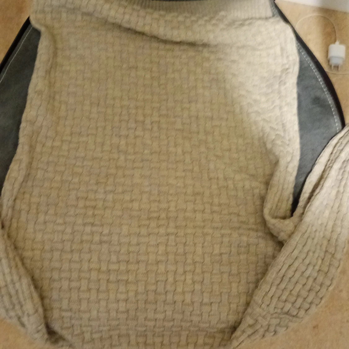 Beige stickad tröja från Armani Jeans - 91