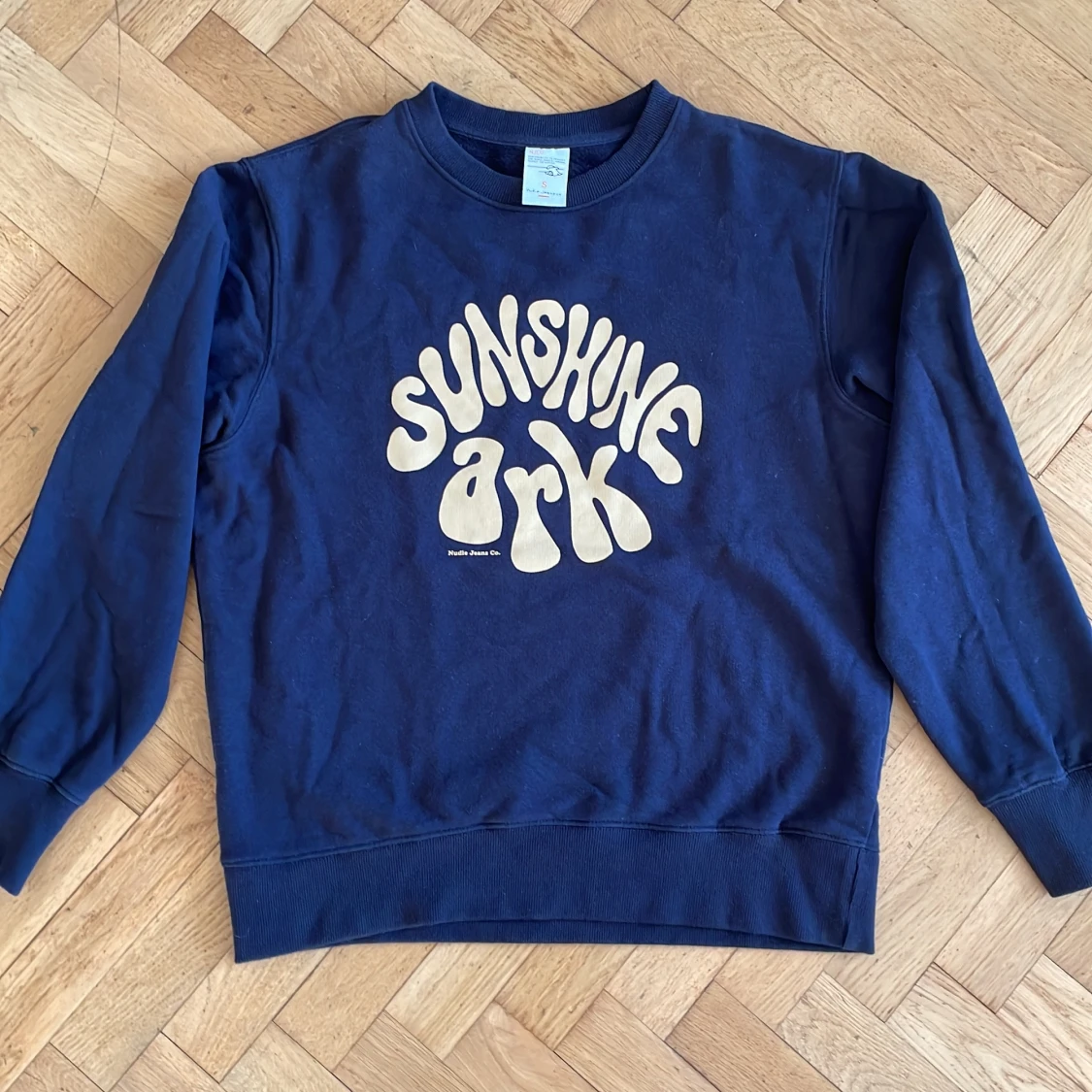 Mörkblå sweatshirt från Nudie Jeans Co