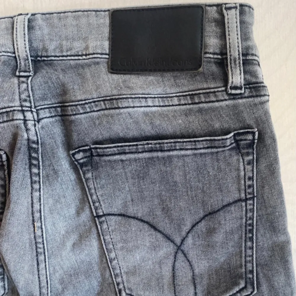 Calvin Klein Jeans Skinny Granite Grey  Strl: 29/32. Jeans & Byxor.