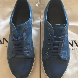 Lanvin - Säljer dessa unika lanvins för endast 1999 st 42 passar även 43 skick 8/10 sulan är lite smutsig men går att tvätta