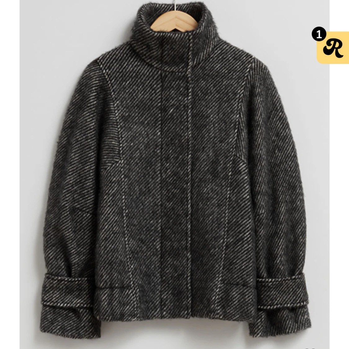 Grå ulljacka med hög krage från &other stories