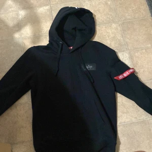Alpha industries - Använd några gånger bra skick inga skador, passar 160-170