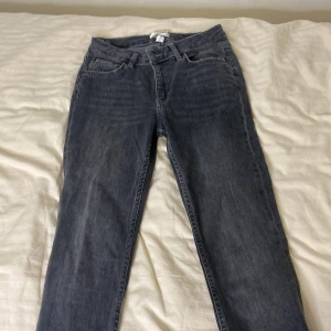 Gina jeans - Jag säljer de för att de är lite för hög midjat för mig. ( den är mid waist)