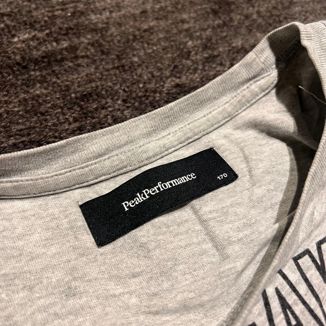 Grå långärmad tröja från Peak Performance - 90