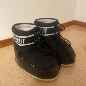 Moonboots - Moonboots som inte kommer till användning längre, använda ett fåtal gånger och skulle säga att stl kan variera mellan 38-41
