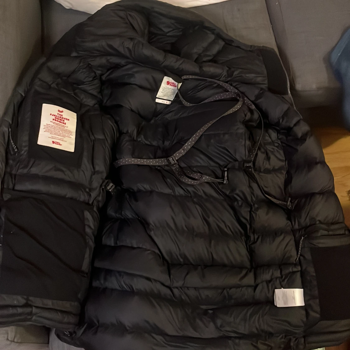 Svart dunjacka från Fjällräven - 93