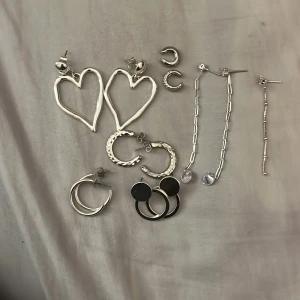 Örhängen  - Alla dessa silver örhängen som knappt är använda! 