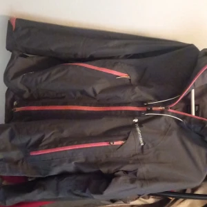 Peak jacka  - Peak Performance jacka storlek m bra skick och bra fickor passar s 