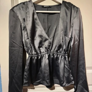 Satin blus - Jätte fin från Gina Tricot 