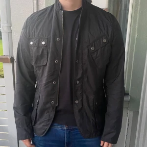 J.Lindeberg Jacka - J.Lindeberg höstjacka i bra skick. Pris kan diskuteras vid snabb affär!