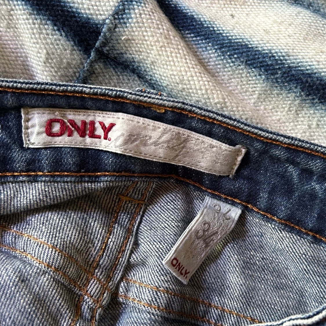 Lågmidjade jeans ifrån Only - 92