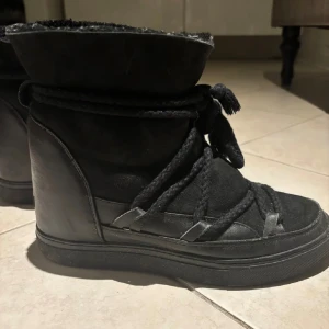 Inukiis - Säljer mina inkuiis som är i storlek 38, köpte här på plick men dom passade tyvärr inte mig där av att jag säljer dom. 