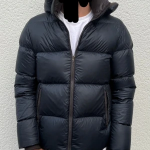 Herno Ultralight Nylon Down strl 48 - Mörkblå. Absolut nyskick!!