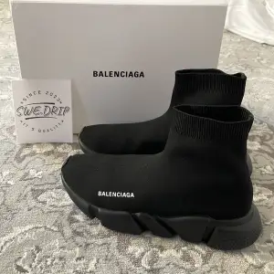 Balenciaga skor Storlek 44 men sitter som 42/43 Använda 3 gånger Skick 9/10 Box och taggar medföljer Exakt som äkta