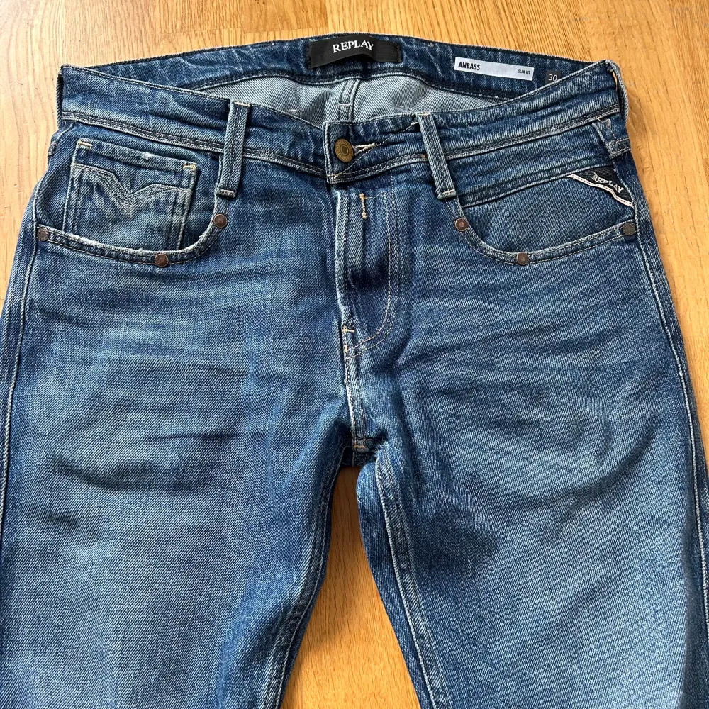 Replay Anbass jeans storlek 30 slim fit! Mycket bra skick. Extremt snygga jeans och snygg färg!!!. Jeans & Byxor.