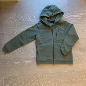 Sailracing huddie  - Andvänd men är i mycket bra skick 9/10. Ny pris ca 1000kr