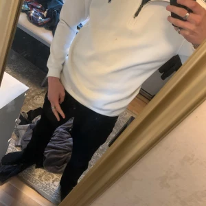 ralph lauren half zip - perfekt nu till vintern, inga fläckar, hål eller något skumt säljer den för jah har bytt stil först till kvarn💯