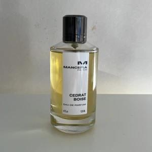 Mancera Cederat Boise - Tjena! Säljer denna unika, fantastiska doft av mancera. Näst intill oanvänd. Inga defekter, påse och box ingår i priset. Tveka inte på att höra av dig vid minsta lilla fråga!