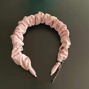 Diadem - Oanvänt diadem med prislapp kvar.
