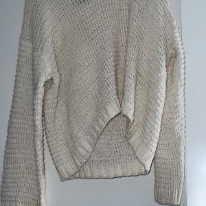 Stickad tröja med huva - Stickad tröja med huva från Zara. Använd en gång.