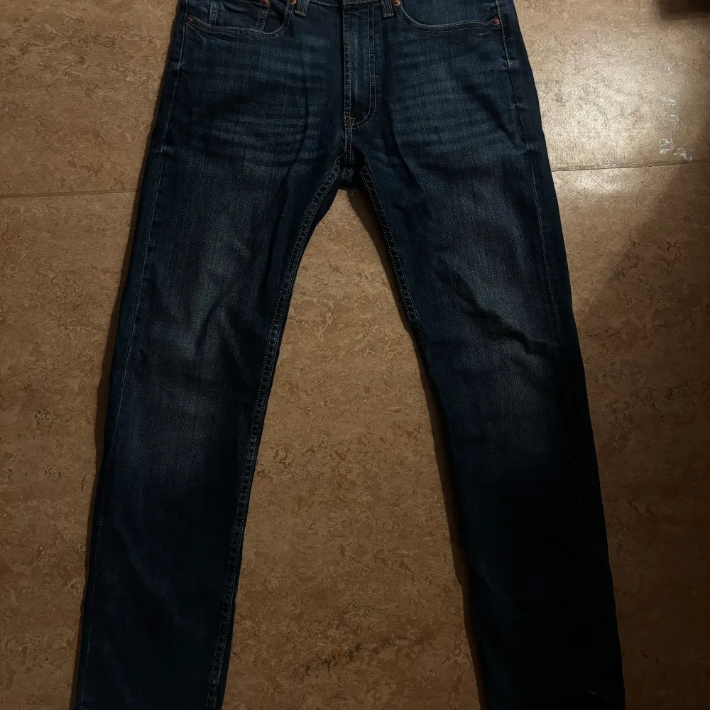 Säljer ett par Dressman jeans som har blivit för små för mig de är i mycket bra kondition. Frågor komm pv. Jeans & Byxor.