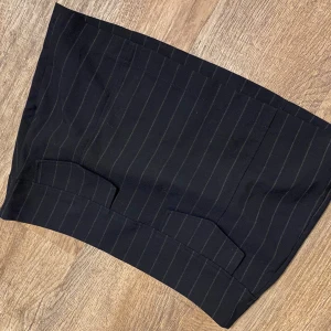 Kort kort snygg kostym kjol  - Jättefin kort kostym kjol som tyvärr inte kommer till användning.