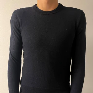 These Glory Days merinoull tröja - Säljer en trendig merinoull tröja från these glory days. Den är i bra skick men har krympt i tvätten, den är storlek S men sitter som XS. Hör av er vid frågor 