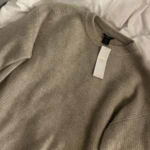 stickad tröja  - super fin stickad tröja ifrån lindex i storlek s