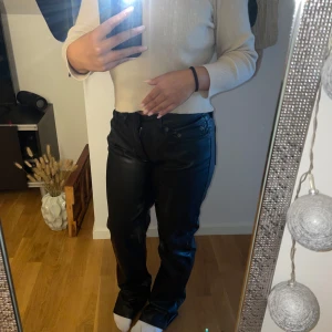 Skinnbyxor - Jättefina skinnbyxor från lager 157 och endast använda en gång. Säljer på grund av att de är för långa