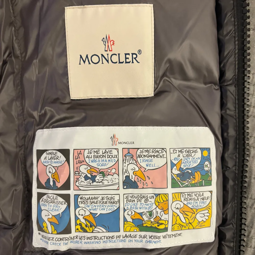 Moncler Bormes Väst. Skick 10/10 (oanvänd). Storlek M (2) men passar även S (1). NFC & QR fungerar. Hör av dig vid intresse.. Tröjor & Koftor.