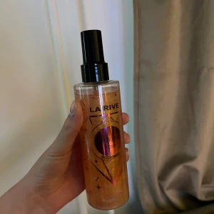 La rive  - La rive body spray inte använd 