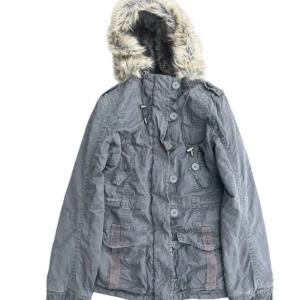 fur jacka -  Hella varm funkar perfekt På vintern höst vår sommar om man känner sig lite fräck också😳