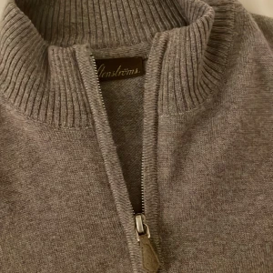 Stenströms stickad tröja herr S - Stenströms stickad tröja i sand färg. Herr storlek s  Som ny