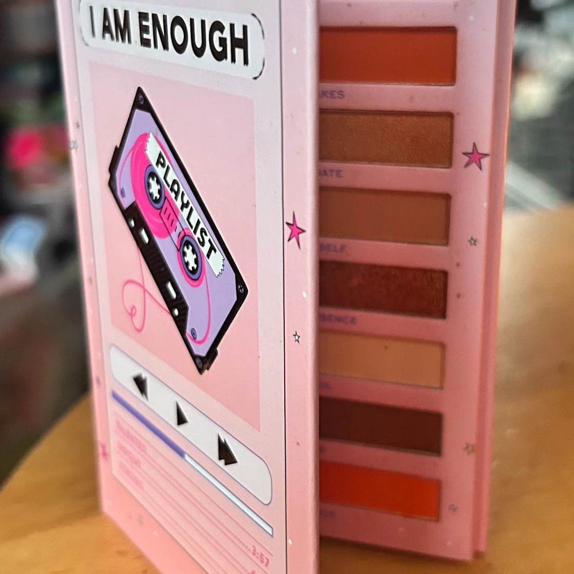 Snygg palette från Revolution "I am enough"!!