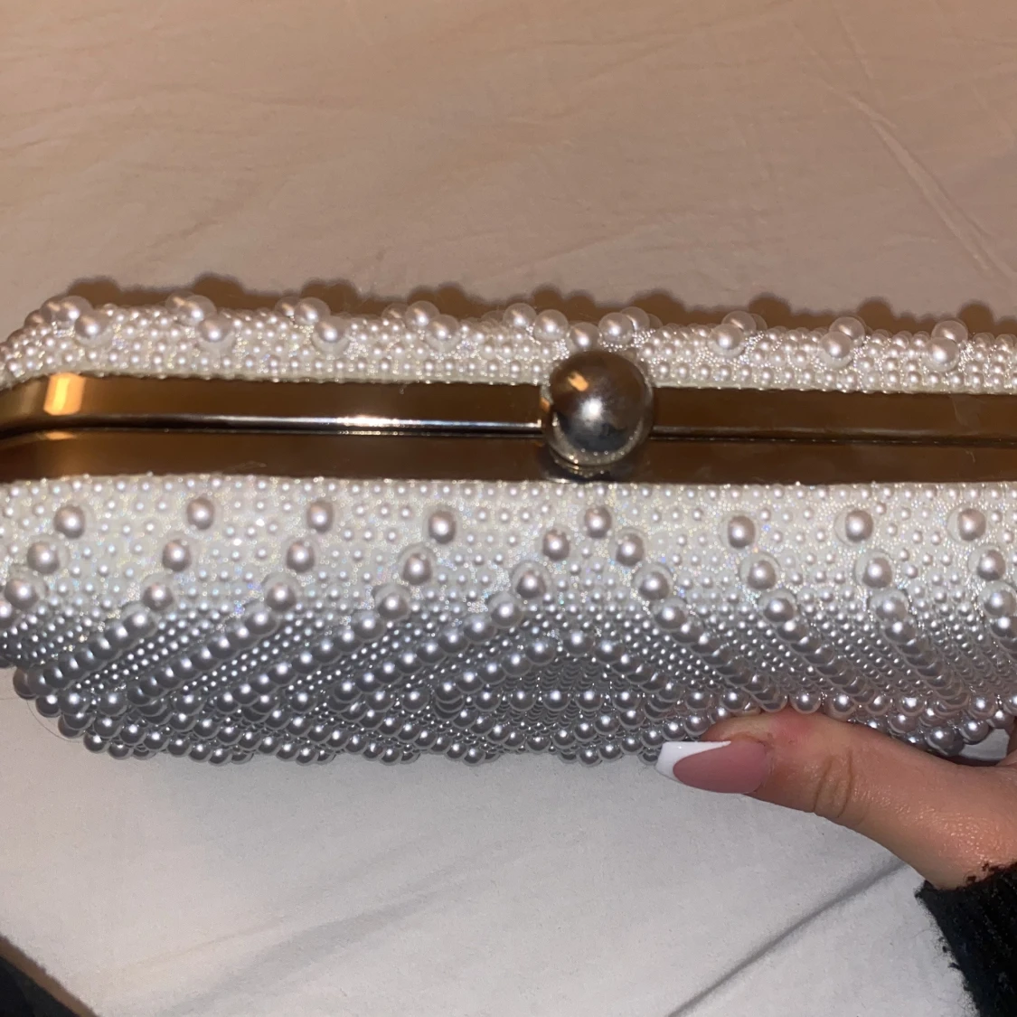 Vit pärlbeströdd kuvertväska - 90