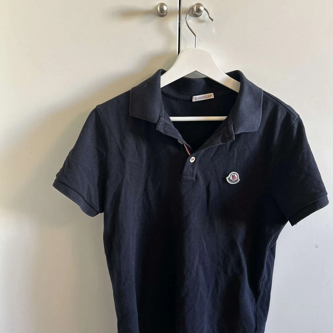 Svart kortärmad pikétröja från Moncler