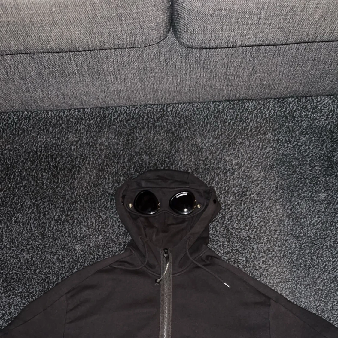 Svart jacka med huva från C.P. Company - 91