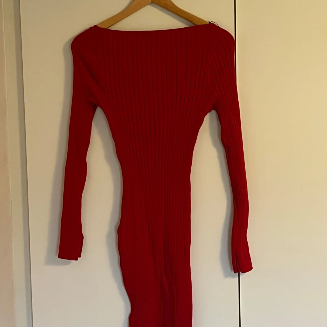 Röd ribbad klänning - 90