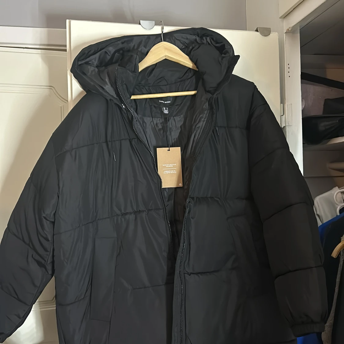 Svart pufferjacka från Vero Moda - 90