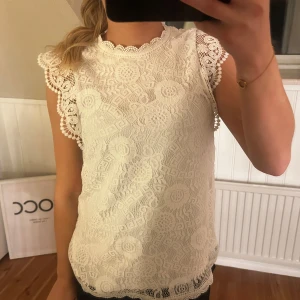 Blus - Vit super fin blus ifrån vero Moda☺️💞 i jättefint skick!